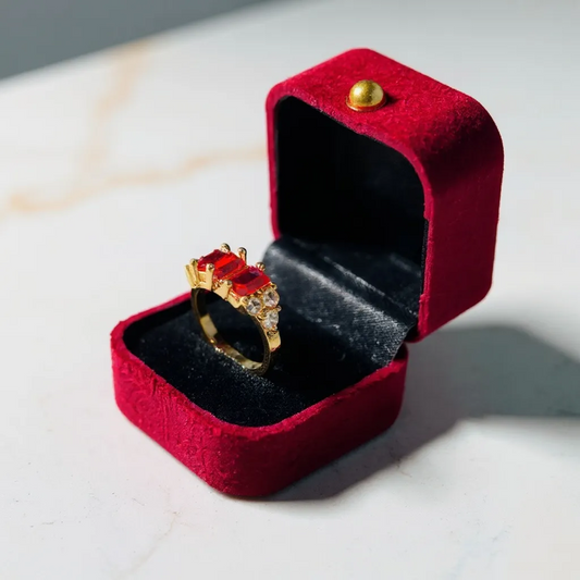 Premium Ring with red gemstones with box